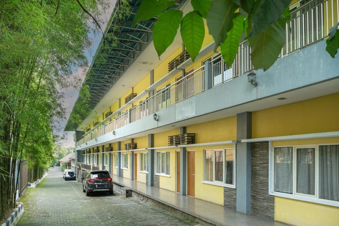 Front One Resort Indraloka Temanggung מראה חיצוני תמונה