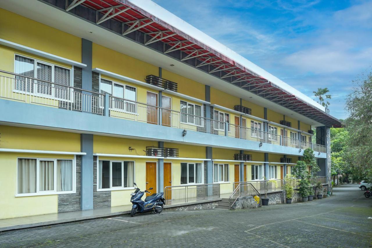 Front One Resort Indraloka Temanggung מראה חיצוני תמונה