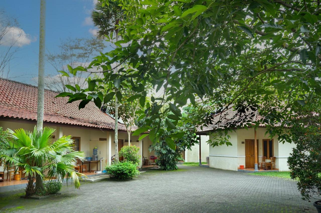 Front One Resort Indraloka Temanggung מראה חיצוני תמונה