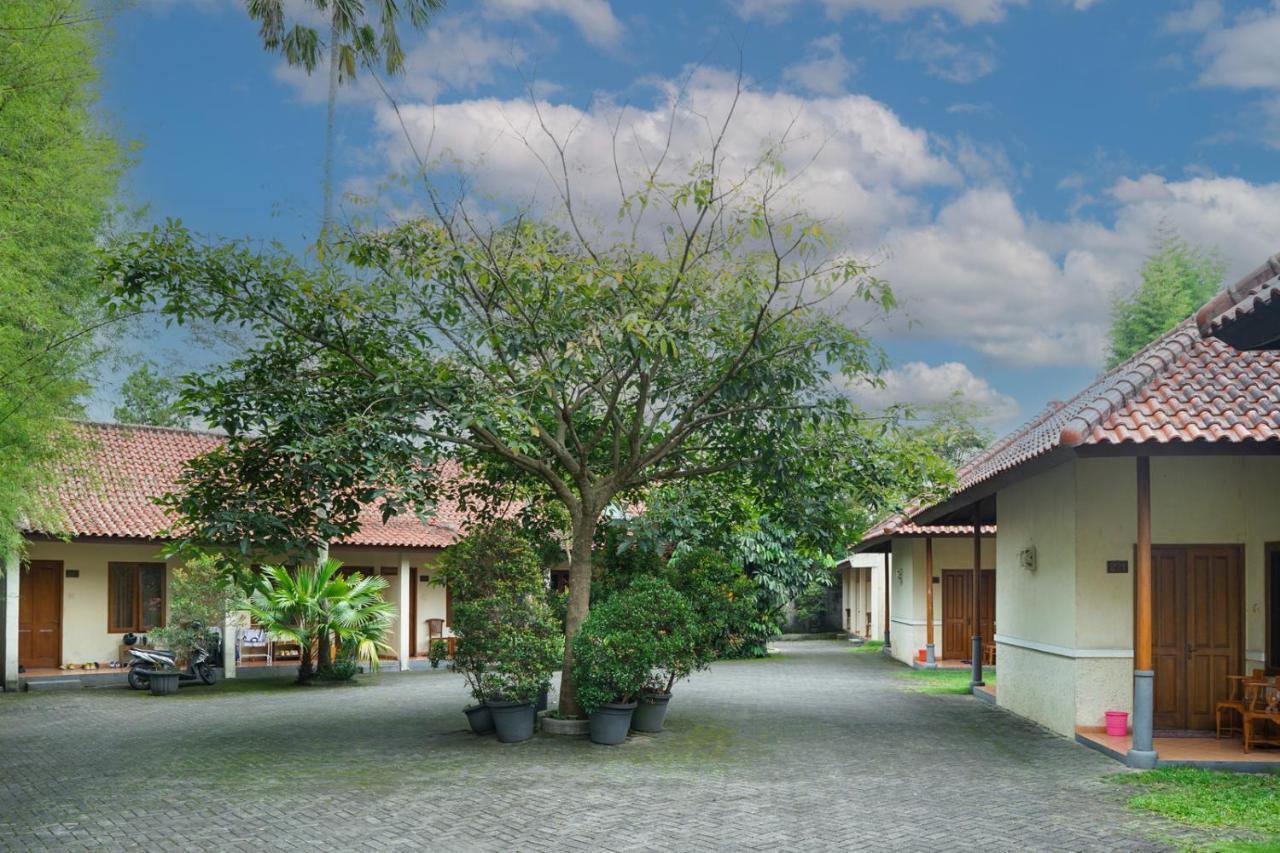 Front One Resort Indraloka Temanggung מראה חיצוני תמונה