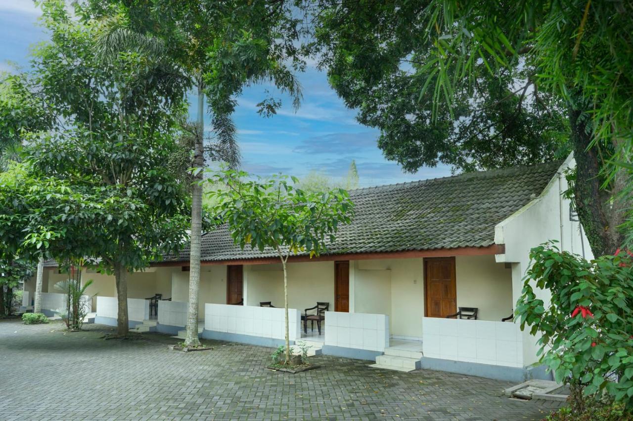 Front One Resort Indraloka Temanggung מראה חיצוני תמונה